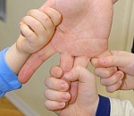 Многодетных астраханок наградили медалями «Материнская слава» 