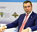 Депутат Александр Старовойтов посмотрел вблизи на задержание наркокурьера