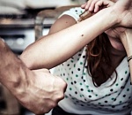 В астраханском селе задержан изверг, который бил свою дочь и держал ее в собачьем вольере