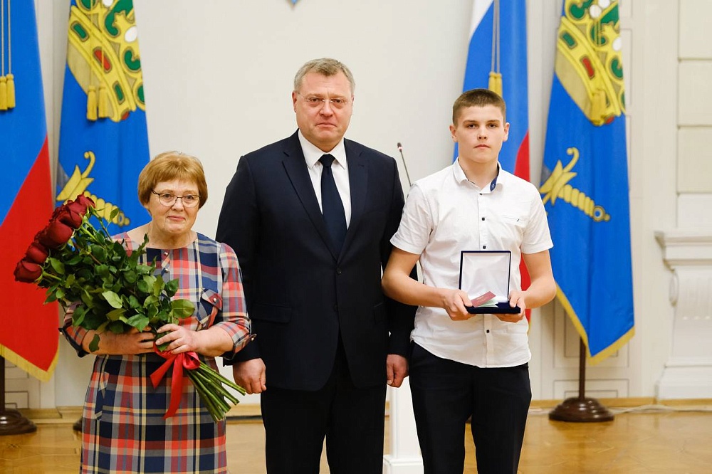 Астраханский губернатор вручил награду, которая 77 лет ждала своего героя