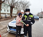 Астраханские полицейские вышли в цветочный патруль
