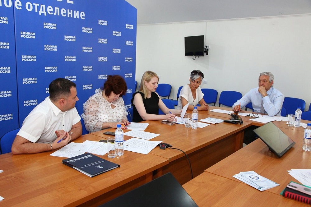 Более 150 человек обратились в региональную Общественную приемную в рамках тематической недели приемов по вопросам материнства и детства