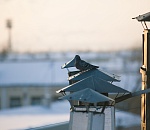 В Астрахани спасатели снимали мужчину с козырька девятого этажа