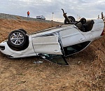 На трассе под Астраханью перевернулась машина, водитель в больнице
