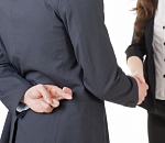 Астраханка заплатила миллионы юристу-аферисту, который ни разу не явился на суд по ее делу