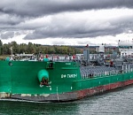 Танкер с моряками, застрявший пять дней назад под Астраханью, сняли с мели