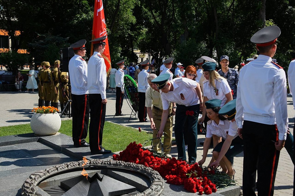 Более 750 астраханцев почтили память павших бойцов в годы Великой Отечественной войны