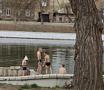 Юные астраханцы открыли купальный сезон
