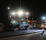 Асфальт на проспекте Бумажников кладут в полночь