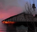 В Астрахани сгорел дом на улице Тимирязева