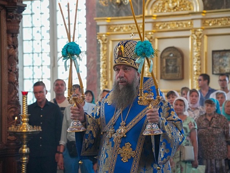 Православные астраханцы отмечают Успение Пресвятой Богородицы