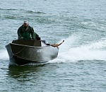 Погоня в Каспийском море: астраханские силовики остановили браконьерскую лодку оружием