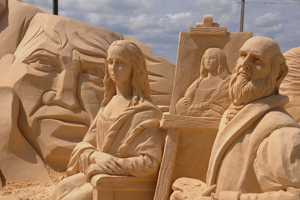 "Мечты барханов": астраханцев ждет рок-фест и песчаные скульптуры