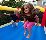 Батуты - детям не игрушка. Камызякскую предпринимательницу судят за неправильный аттракцион