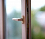 Дирижер Астраханской государственной филармонии выпал из окна