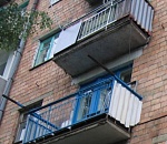 Астраханка разбилась насмерть, упав с балкона пятого этажа