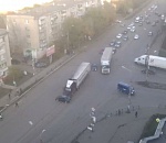 В Астрахани фура протаранила легковой автомобиль