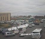 Астраханцы застряли в километровой пробке на Старом мосту