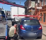 На Больших Исадах в Астрахани ловили незаконных торговцев и эвакуировали машины