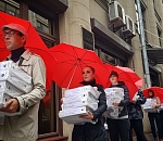 Миллион подписей против пенсионной реформы уже переданы Президенту. Сбор шел и в Астрахани