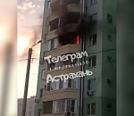 Появилось видео с крупного пожара в многоэтажном доме в Астрахани