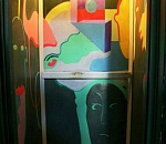 Фото дня: астраханский лифт превратился в галерею