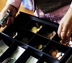 Сотрудница астраханского гипермаркета похитила из кассы около миллиона 