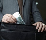 Астраханский юрист обманул клиентов на полтора миллиона рублей