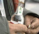 Пьяный астраханец ограбил случайную прохожую: добычей стали 300 рублей и бутылка водки