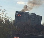 В Астрахани горит девятиэтажка. Более 50 человек эвакуированы