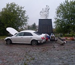 Пьяный астраханец врезался в памятник на братской могиле