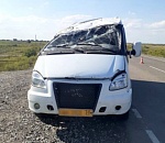 Под Астраханью перевернулся микроавтобус с пассажирами