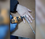 В День влюбленных спасатели помогли астраханке снять застрявшее на пальце кольцо