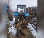 Ревнивому астраханцу грозит срок за порчу соседского трактора﻿
