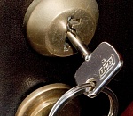 В Астрахани спасатели вызволяют детей и запускают стариков домой