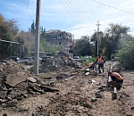 На одной из улиц Астрахани с нуля обустраивают дорогу и тротуар