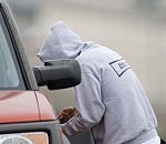 В Астрахани 17-летний парень угнал машину из автосервиса