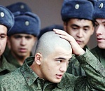 В Кремле и Минобороны не поддерживают идею увеличить срочную службу до двух лет В Кремле и Минобороны не поддерживают идею увеличить срочную службу до двух лет
