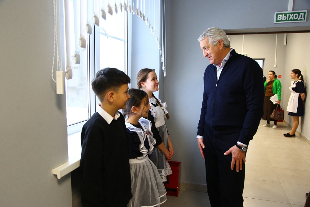 Новые объекты и забота о жителях: Леонид Огуль проинспектировал социальную инфраструктуру Приволжского района