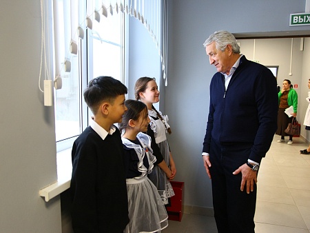 Новые объекты и забота о жителях: Леонид Огуль проинспектировал социальную инфраструктуру Приволжского района