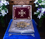 В Астрахань прибыла частица креста Господня