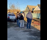 В Астрахани росгвардейцы эвакуировали пенсионеров из дома из-за угрозы пожара