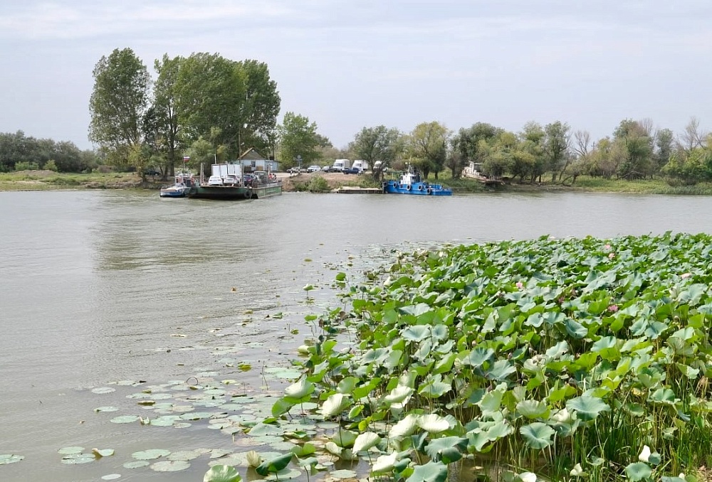 Под Астраханью перестала работать крупная паромная переправа