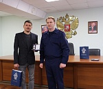 Двум астраханцам вручили медали за помощь в задержании опасного преступника