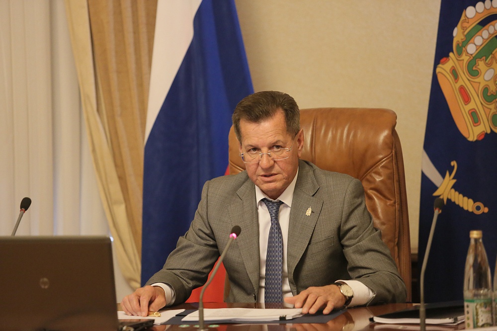 Губернатор вместе с министрами «почитал» зелёную папку Президента