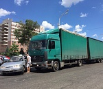 Анекдот дня: ради клиента старушка-таксист рванула через сплошную