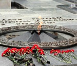 К Вечному огню в Астрахани возложили цветы дипломаты прикаспийских стран 