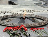 К Вечному огню в Астрахани возложили цветы дипломаты прикаспийских стран 