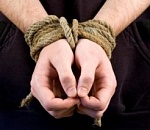 В Астрахани мужчина взял в заложники четырех человек