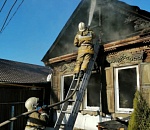 Вчера в Астрахани из огня были спасены два человека